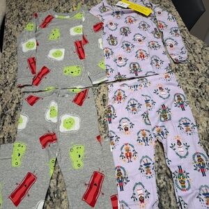 GAP Kids Organic Brushed Cotton Pajama Set - Light Gray with Green & Red Prints